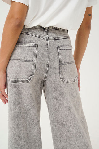 Amelia 7/8 Crop Jeans in Grey Washed Denim