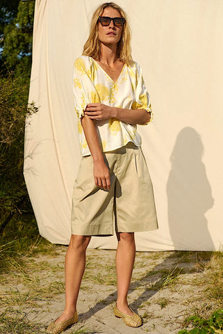 Rosalyn Linen-Blend Short-Sleeved Top in Oceania Stunning Floral Print
