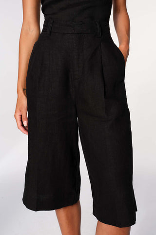 Hepburn Short Pant in Black Linen