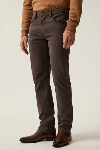 Courage Straight-Legged Jeans in Oak Twill