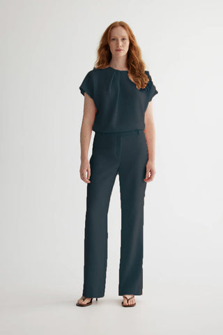 Straight Leg Pant With Welt Pockets in Navy