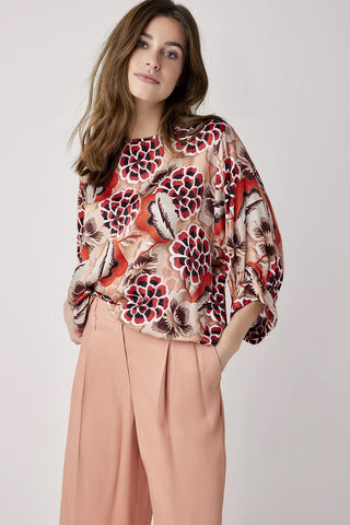 Top with large floral print and three-quarter length sleeves